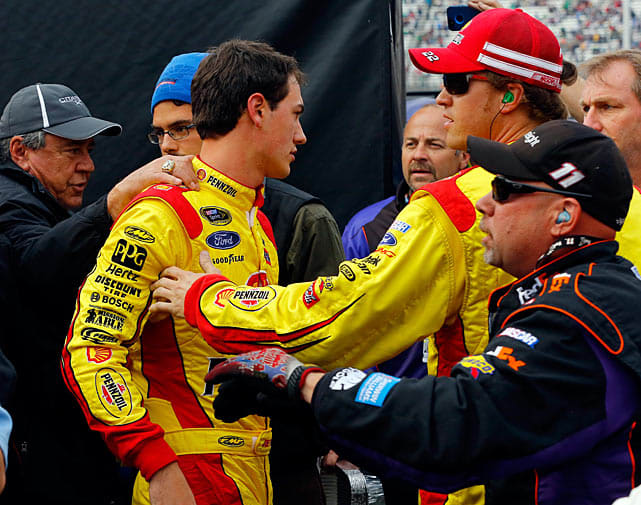 logano-hamlin.bristol.jpg